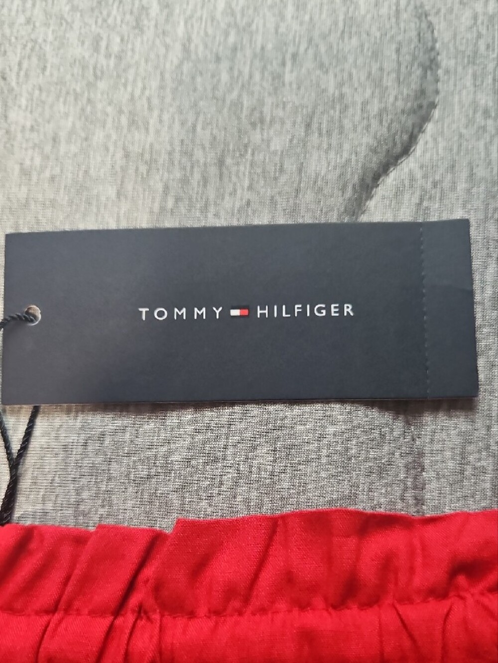 Tommy Hilfiger Red Star-Print Women's Shorts - Picture 2 of 8